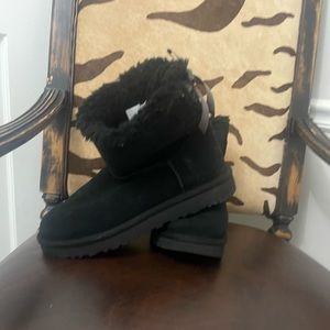 Like new Black Ugg Boots. Worn twice. Size 8 1/2.